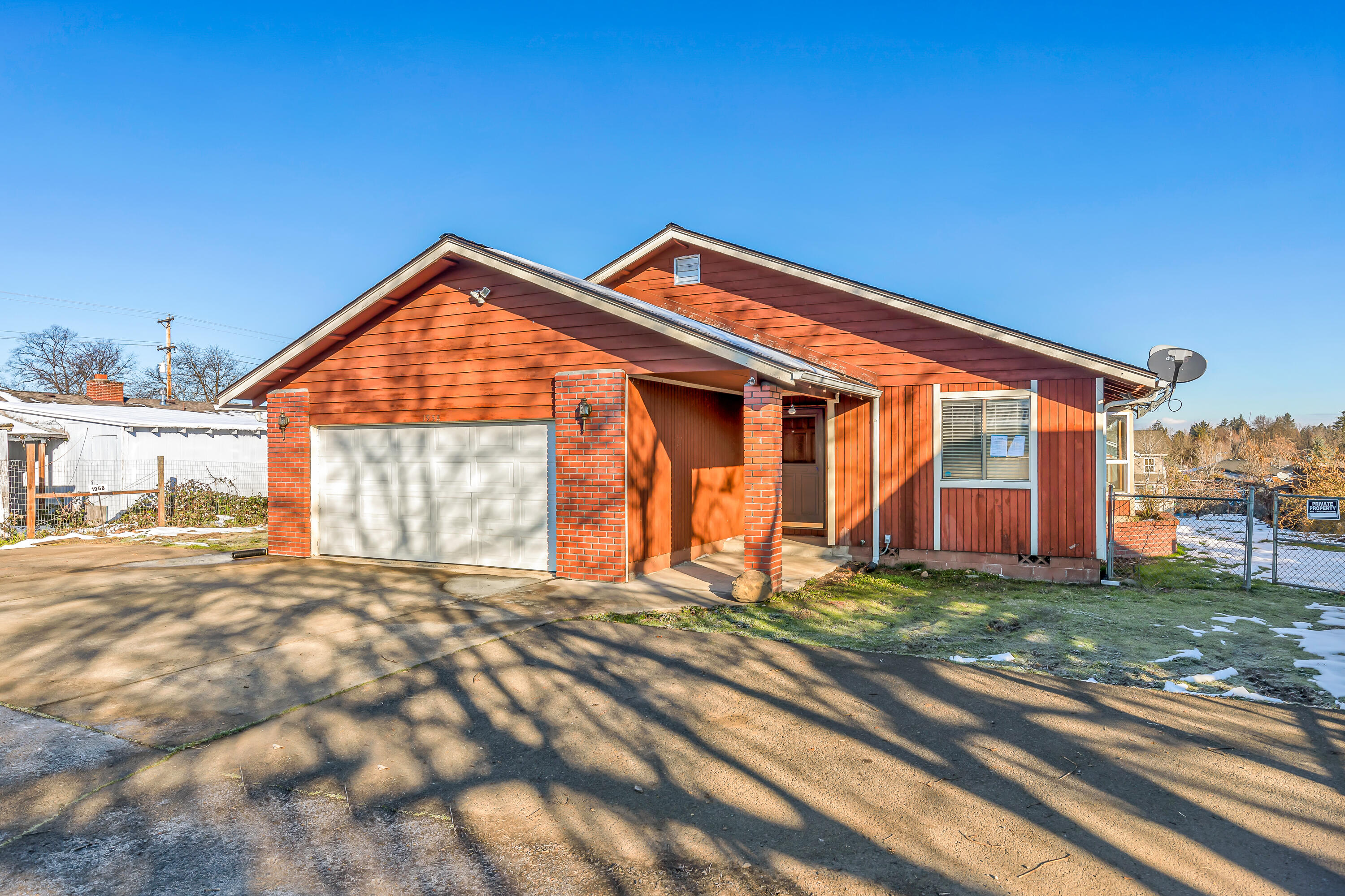 1958 Springbrook Road Medford, OR 97504 - Photo 5 of 30 9R9A8086