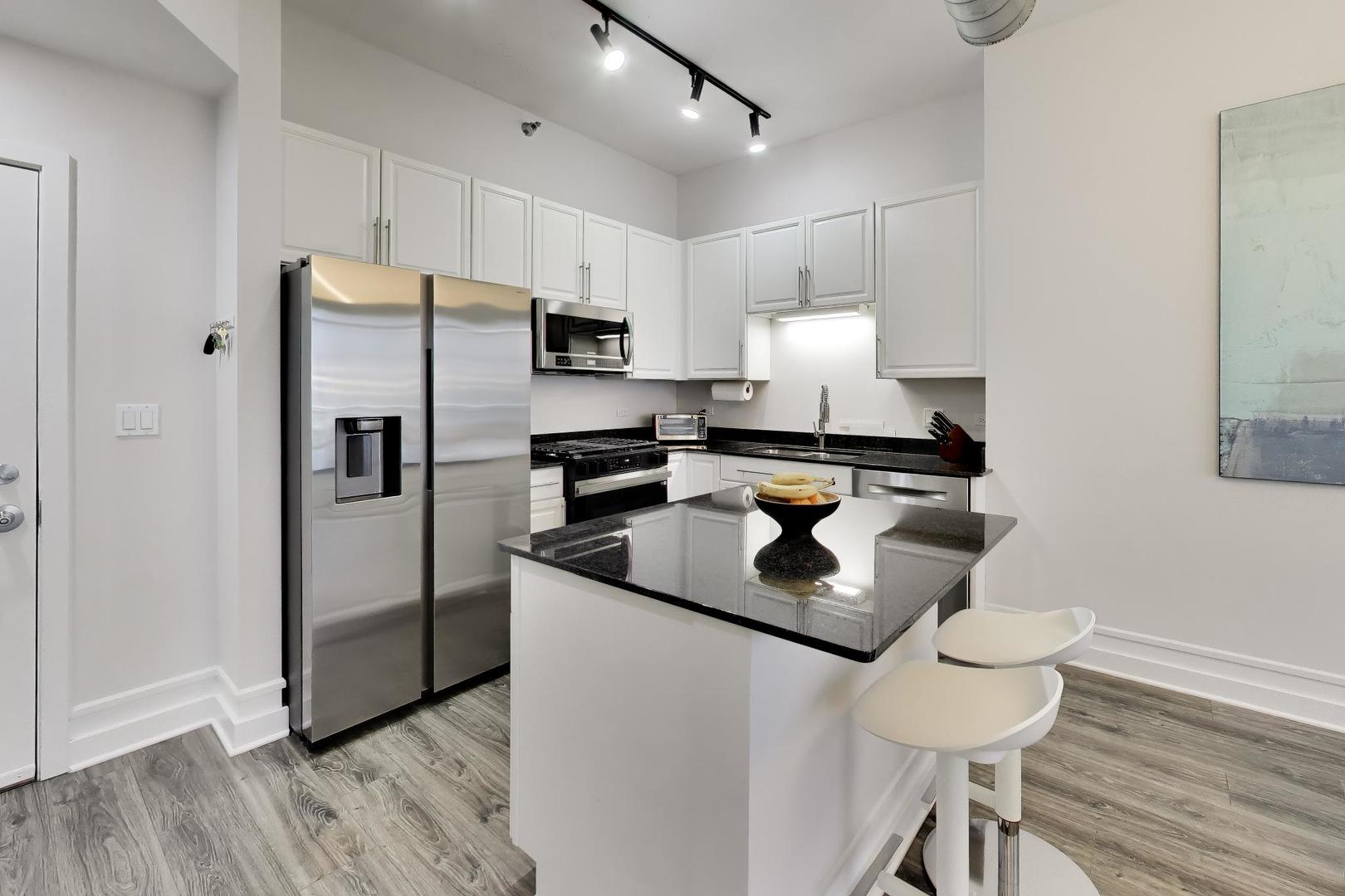 901 West Madison Street, Unit 1012 Chicago, IL 60607 - Photo 9 of 41 Gallery Image 9