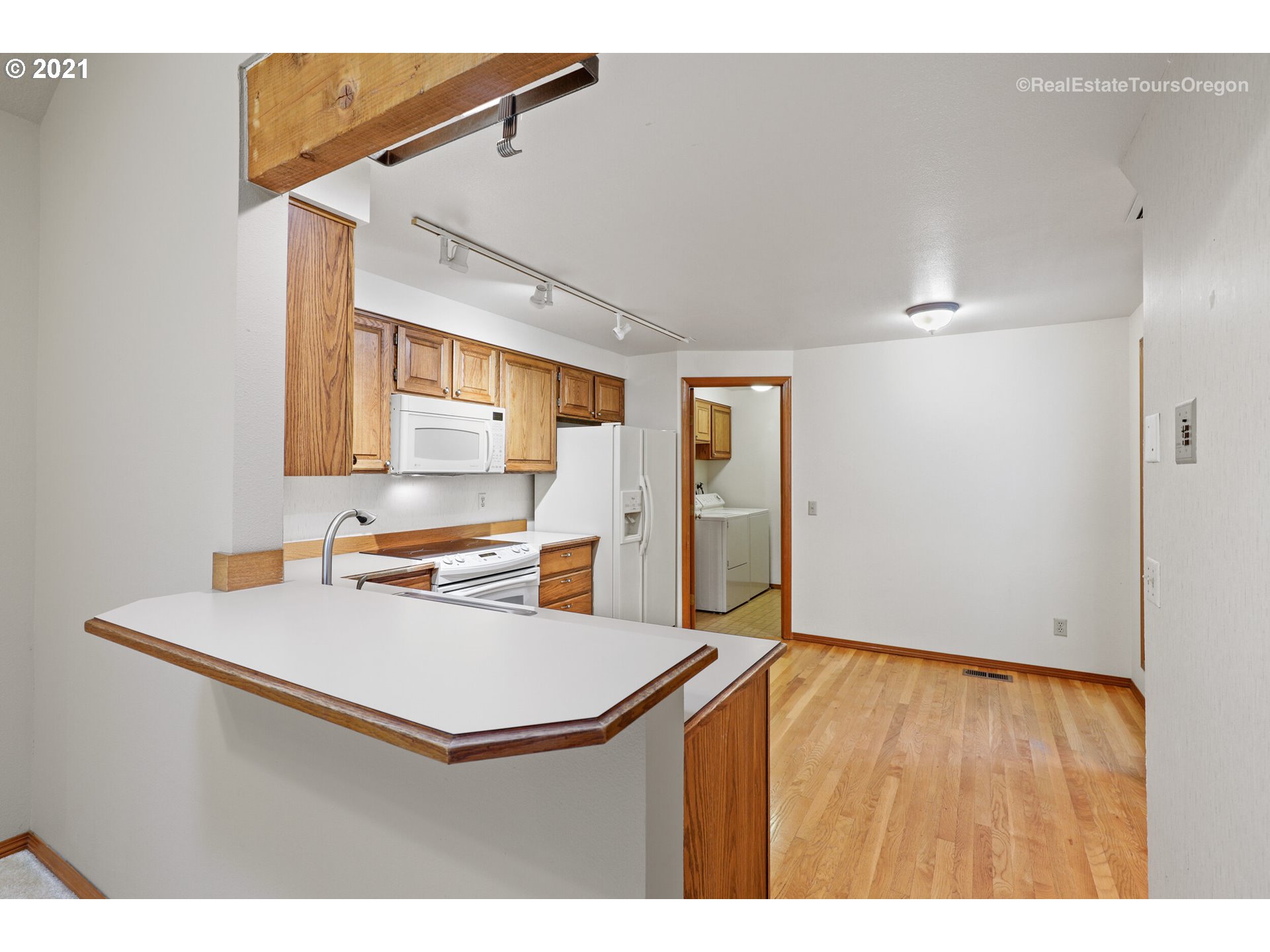 13310 Southwest Gallop Court Beaverton, OR 97008 - Photo 11 of 32