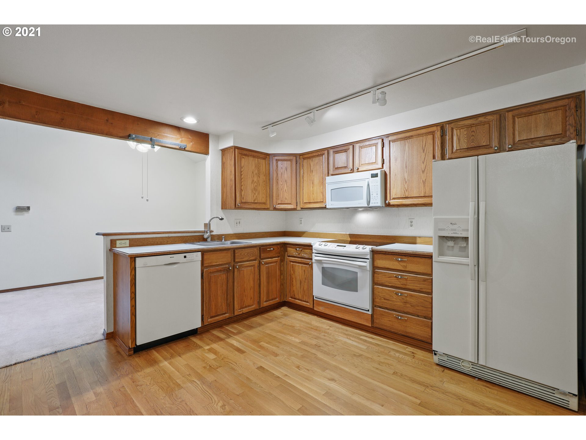 13310 Southwest Gallop Court Beaverton, OR 97008 - Photo 12 of 32