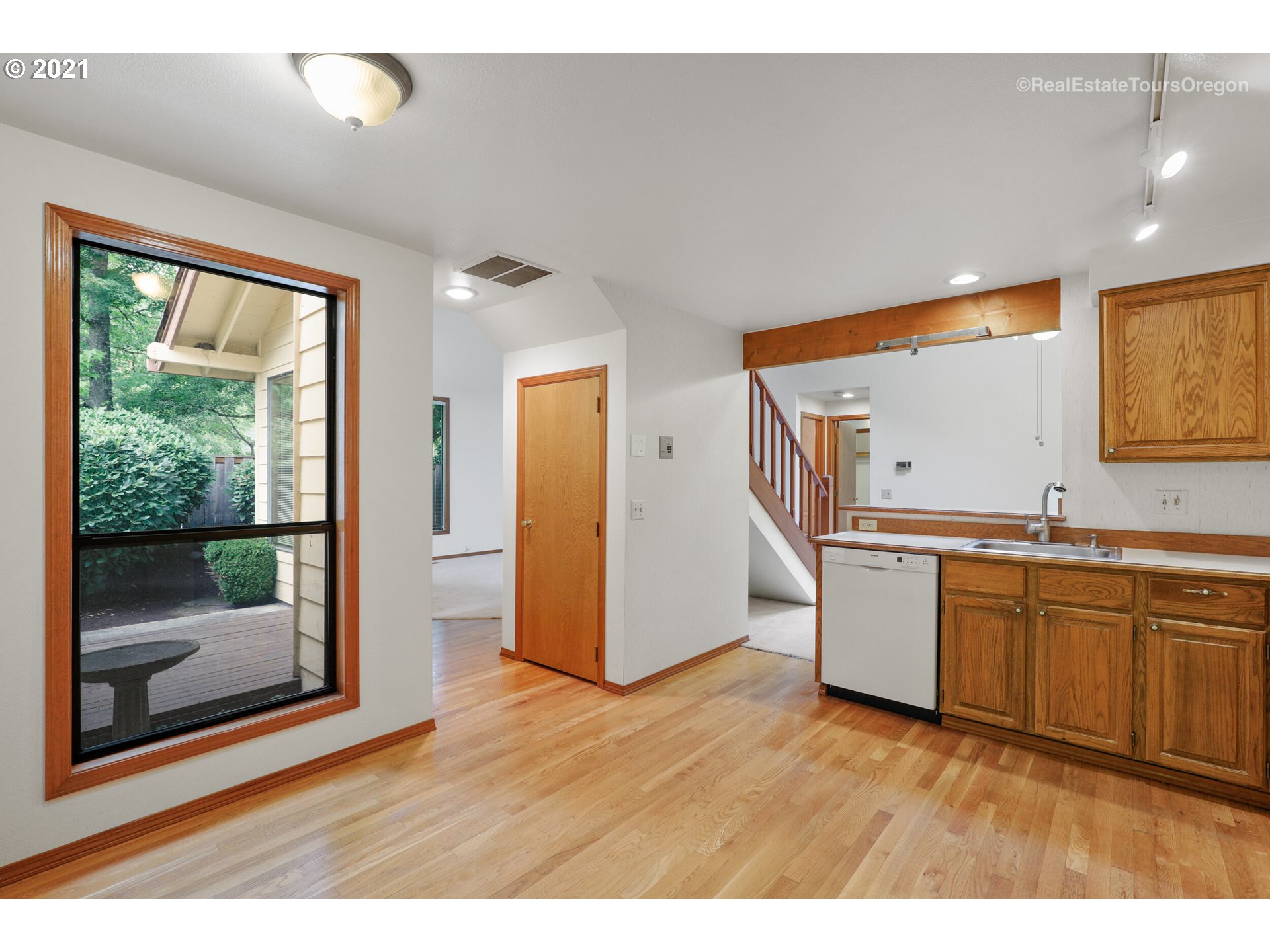 13310 Southwest Gallop Court Beaverton, OR 97008 - Photo 13 of 32
