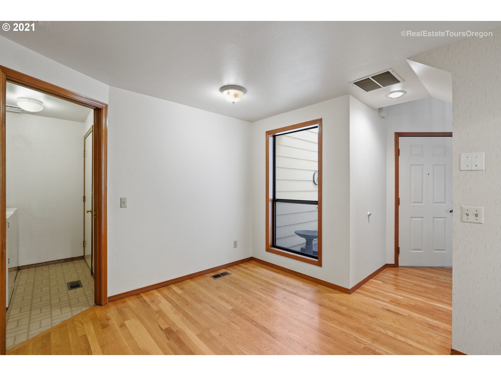 13310 Southwest Gallop Court Beaverton, OR 97008 - Photo 15 of 32