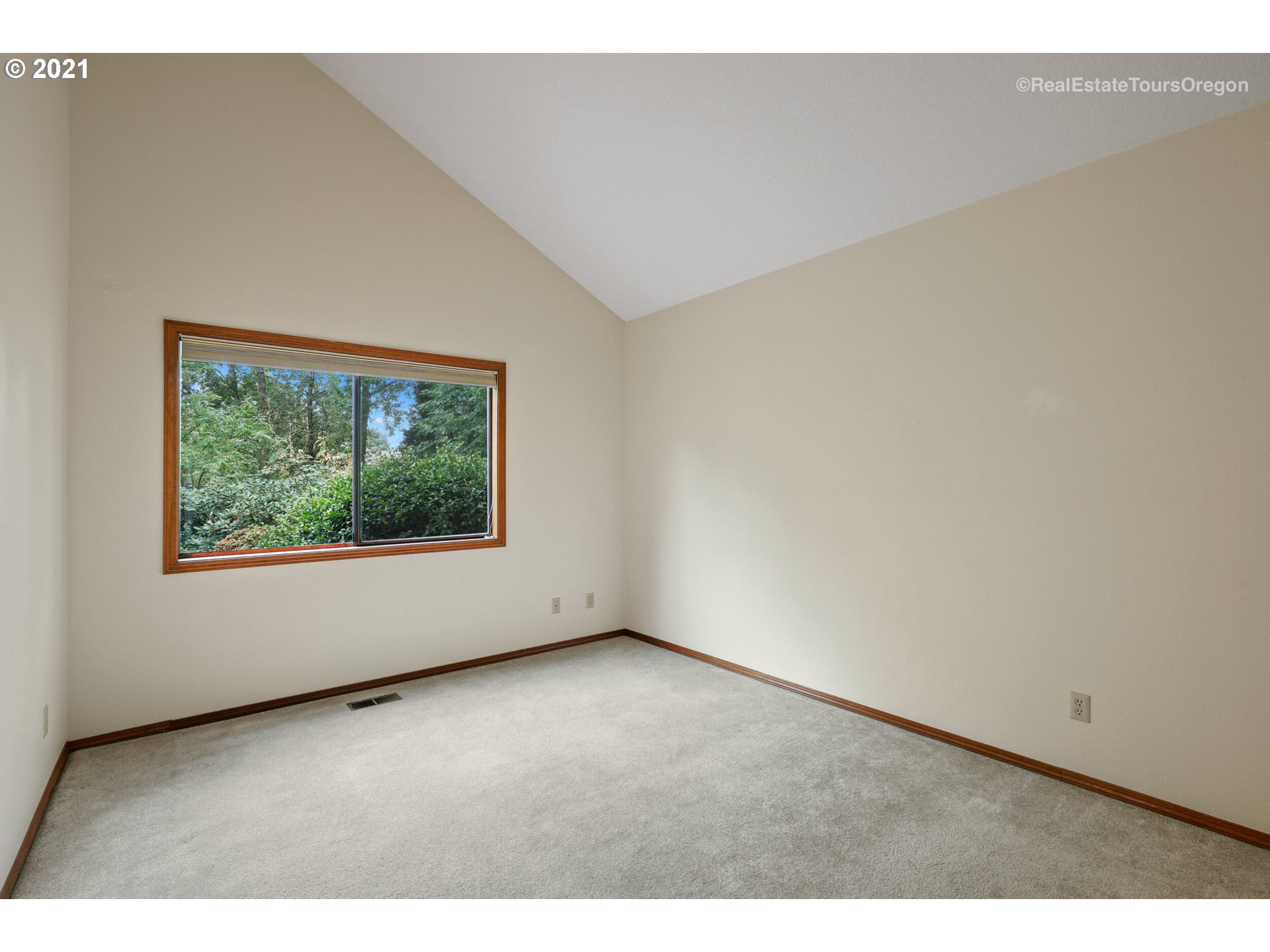 13310 Southwest Gallop Court Beaverton, OR 97008 - Photo 16 of 32