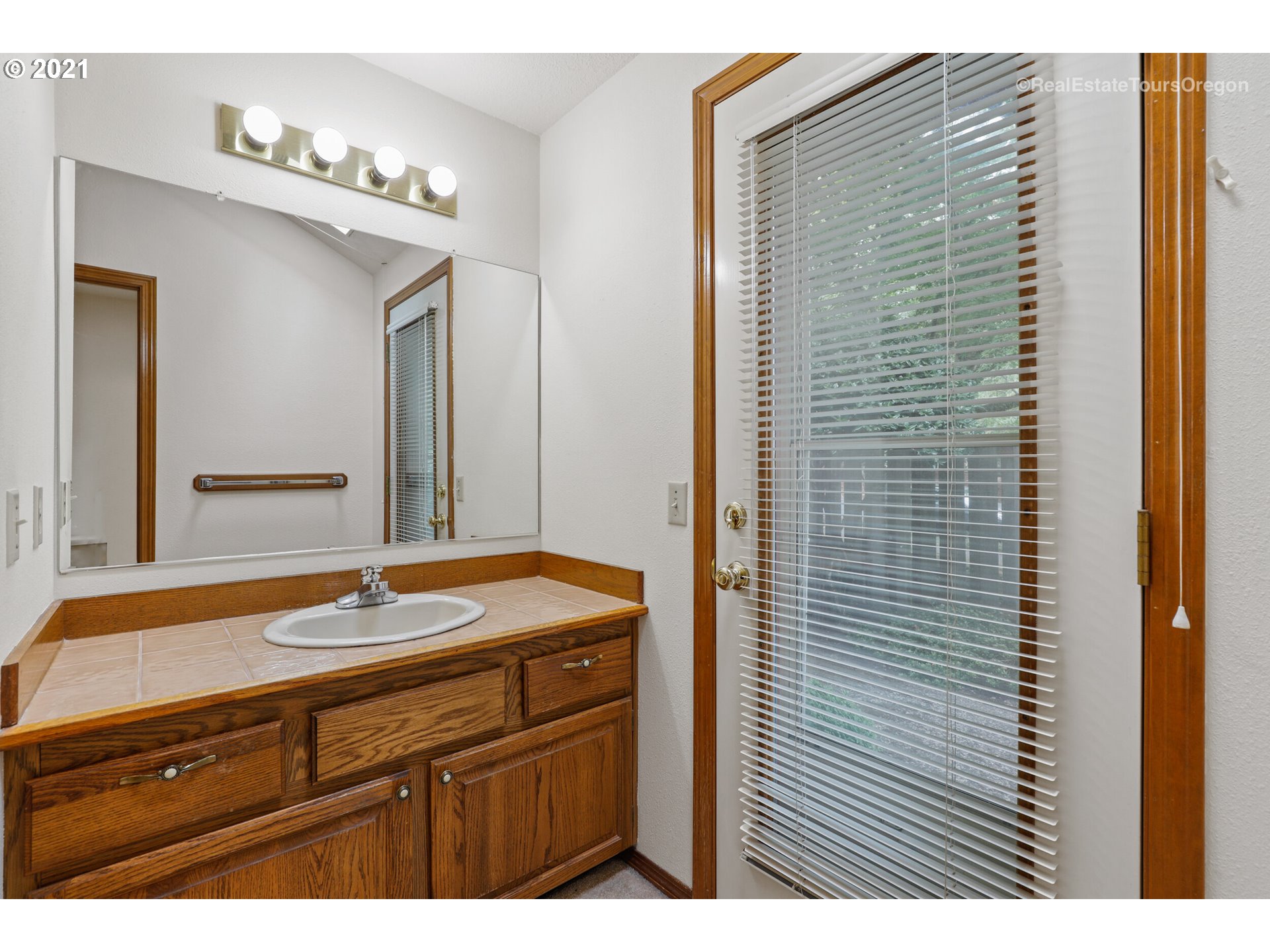 13310 Southwest Gallop Court Beaverton, OR 97008 - Photo 18 of 32
