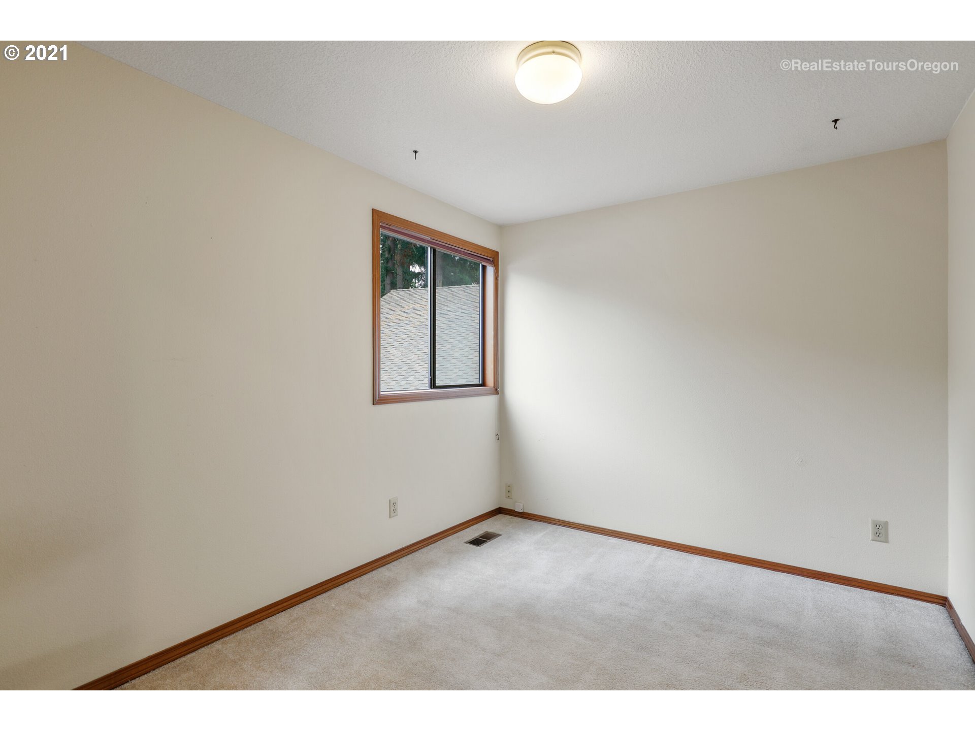 13310 Southwest Gallop Court Beaverton, OR 97008 - Photo 24 of 32