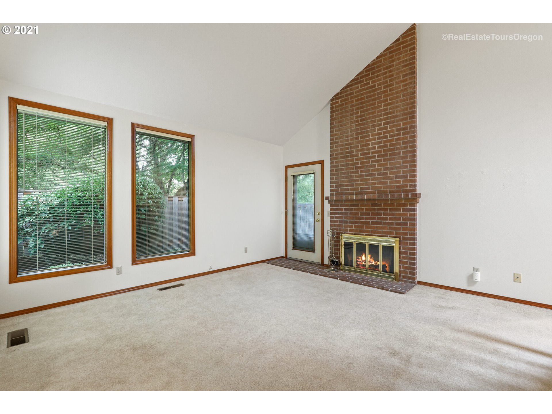13310 Southwest Gallop Court Beaverton, OR 97008 - Photo 5 of 32