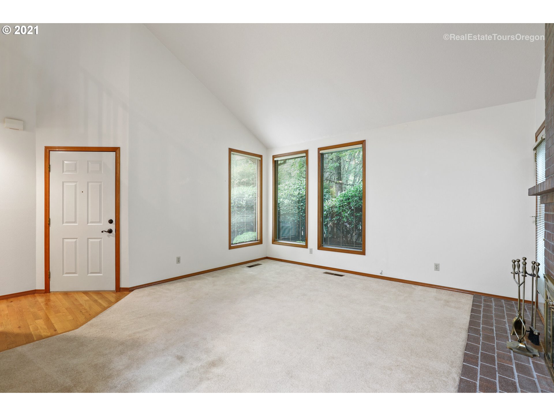 13310 Southwest Gallop Court Beaverton, OR 97008 - Photo 6 of 32