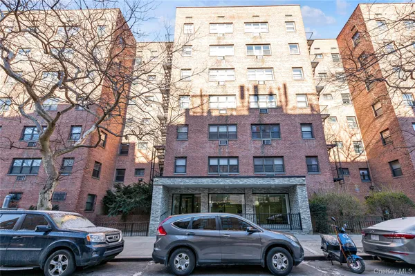 $449,000 | 99-11 60th Avenue, Unit 5D | South Corona