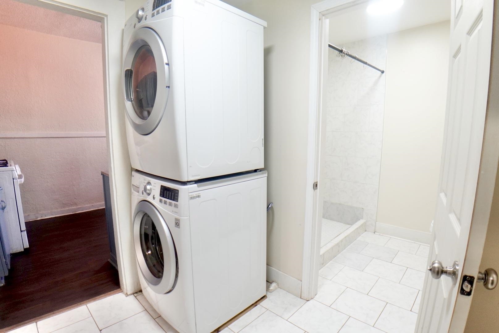 778 Atlantic Street Memphis, TN 38112 - Photo 12 of 15 a utility room with dryer and washer