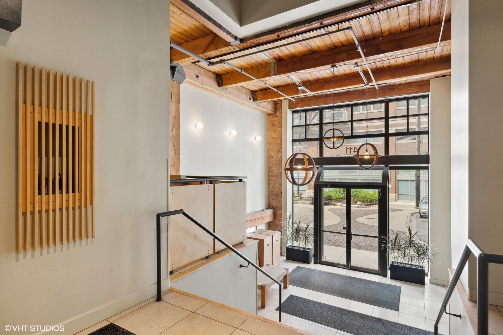 411 South Sangamon Street, Unit 2D Chicago, IL 60607 - Photo 2 of 18 a view of entryway with a front door