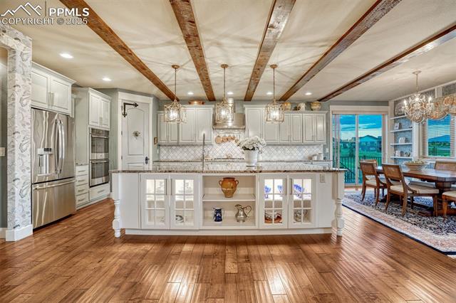 Masterfully crafted kitchen with attention to the smallest detail. Every home chef’s dream come true