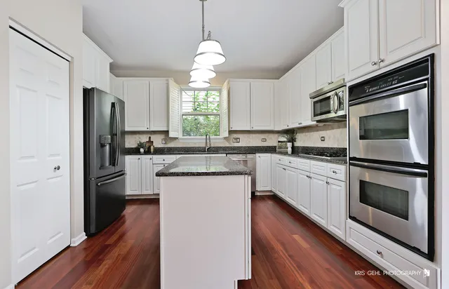 $860,000 | 403 North White Deer Trail, Vernon Hills, IL 60061