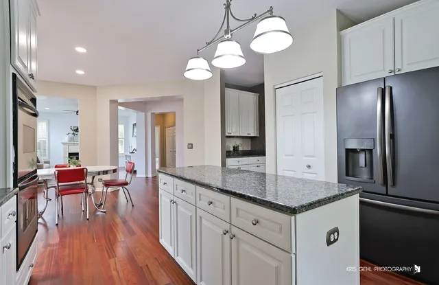 $860,000 | 403 North White Deer Trail, Vernon Hills, IL 60061