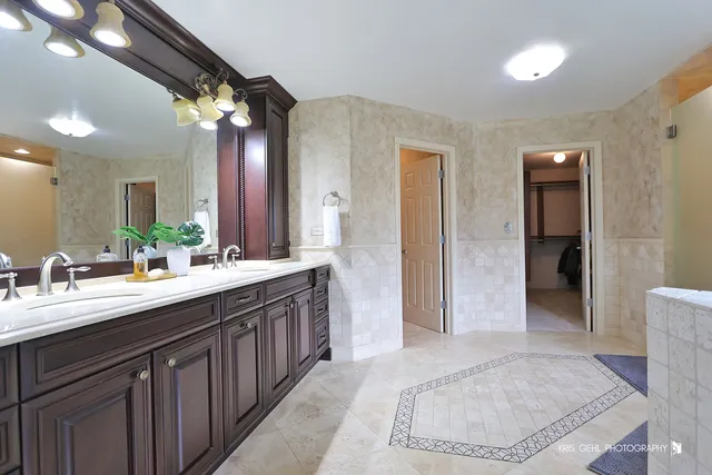 $860,000 | 403 North White Deer Trail, Vernon Hills, IL 60061