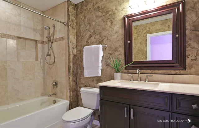 $860,000 | 403 North White Deer Trail, Vernon Hills, IL 60061