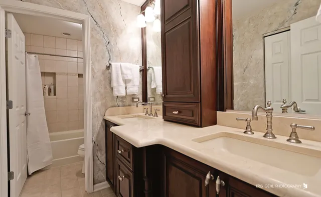 $860,000 | 403 North White Deer Trail, Vernon Hills, IL 60061