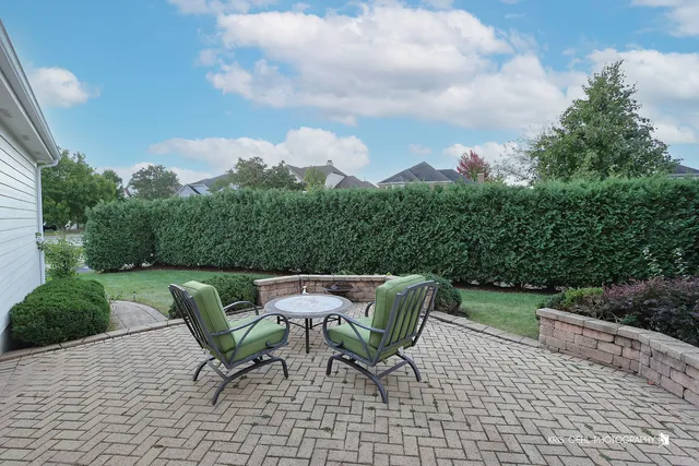 $860,000 | 403 North White Deer Trail, Vernon Hills, IL 60061