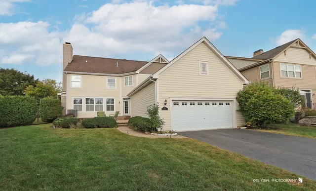 $860,000 | 403 North White Deer Trail, Vernon Hills, IL 60061