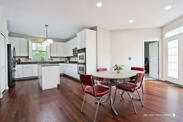 $860,000 | 403 North White Deer Trail, Vernon Hills, IL 60061