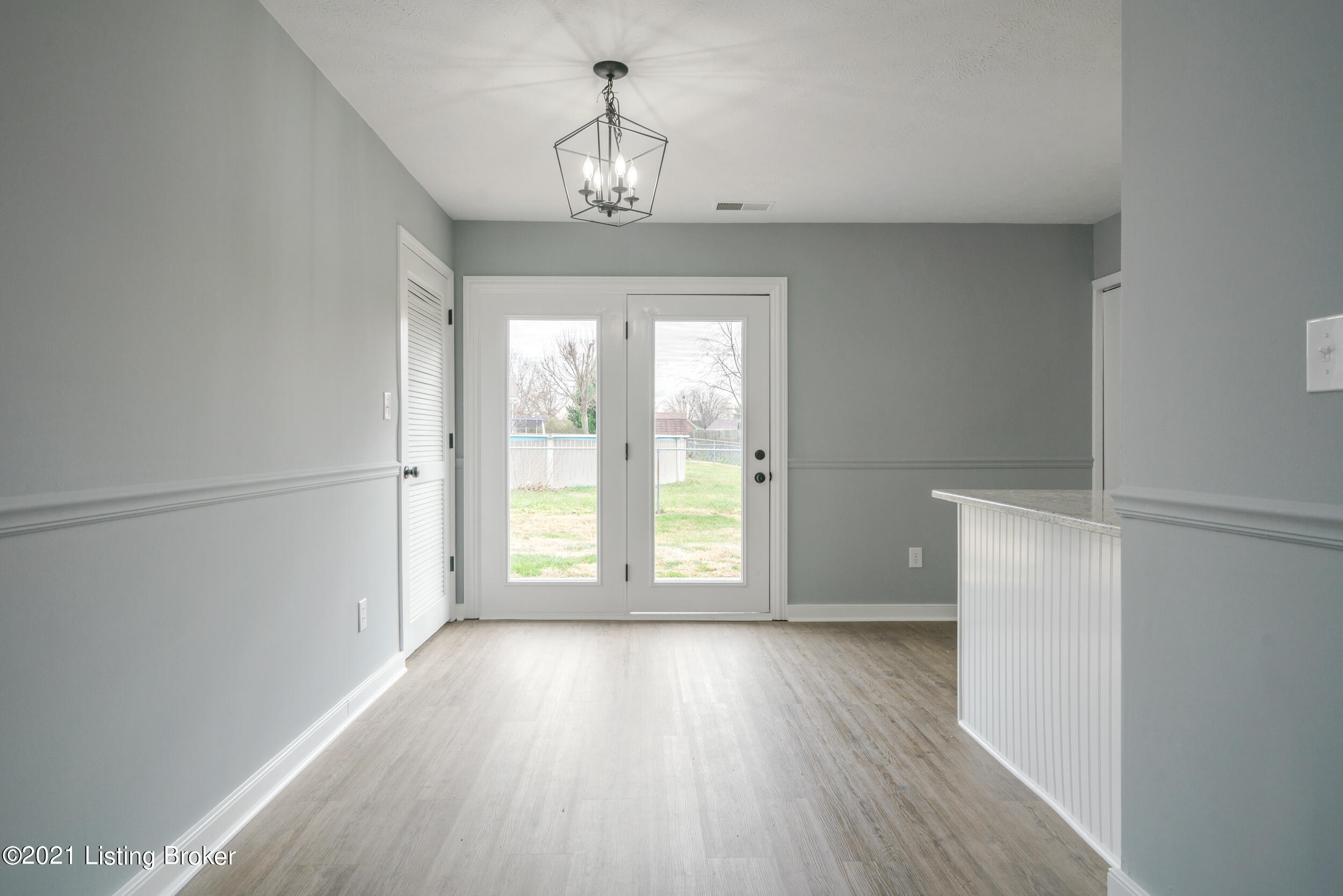 12225 Ridgemont Road Louisville, KY 40229 - Photo 13 of 33 12225 Ridgemont Road-13