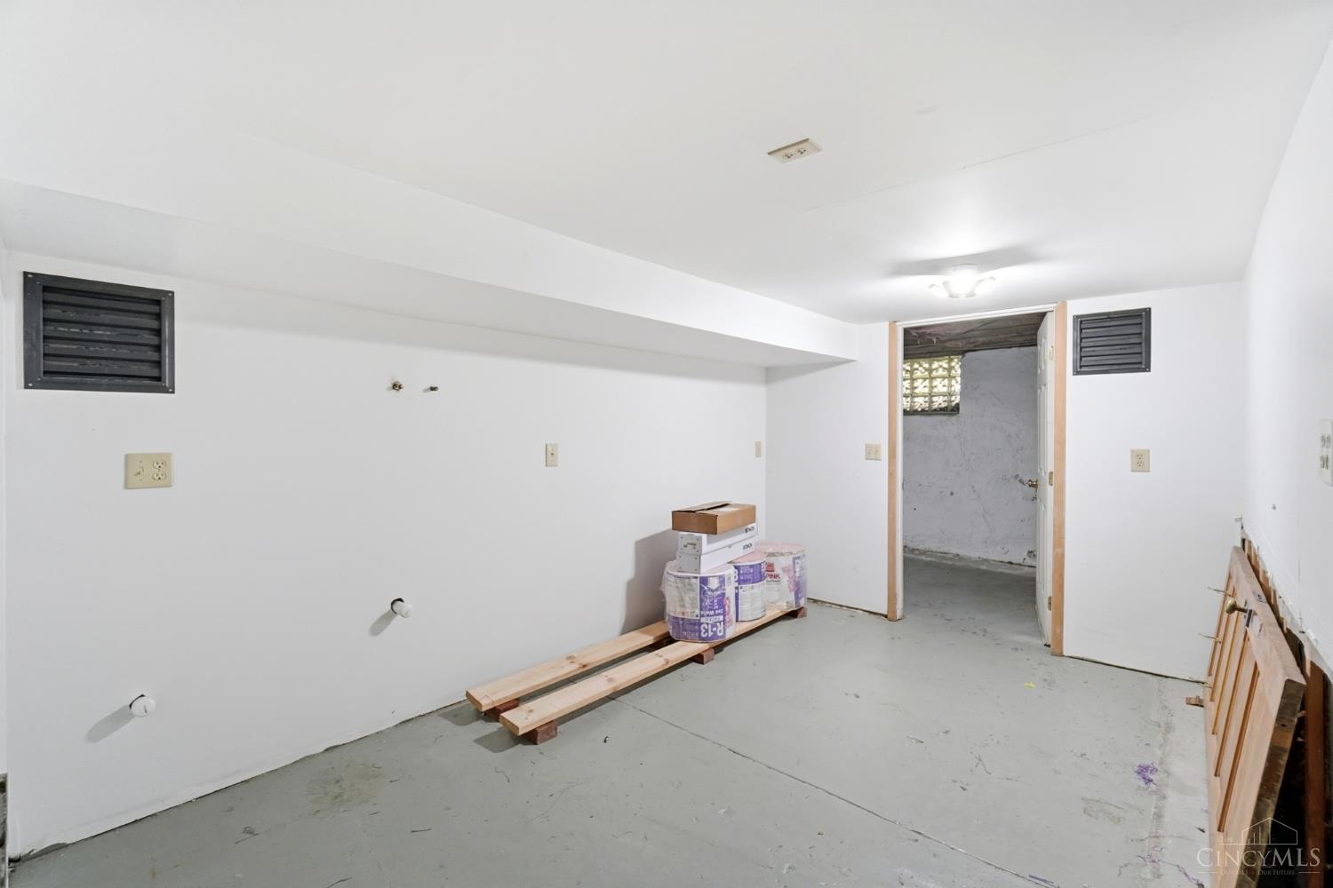 2806 Madison Road Cincinnati, OH 45209 - Photo 34 of 47