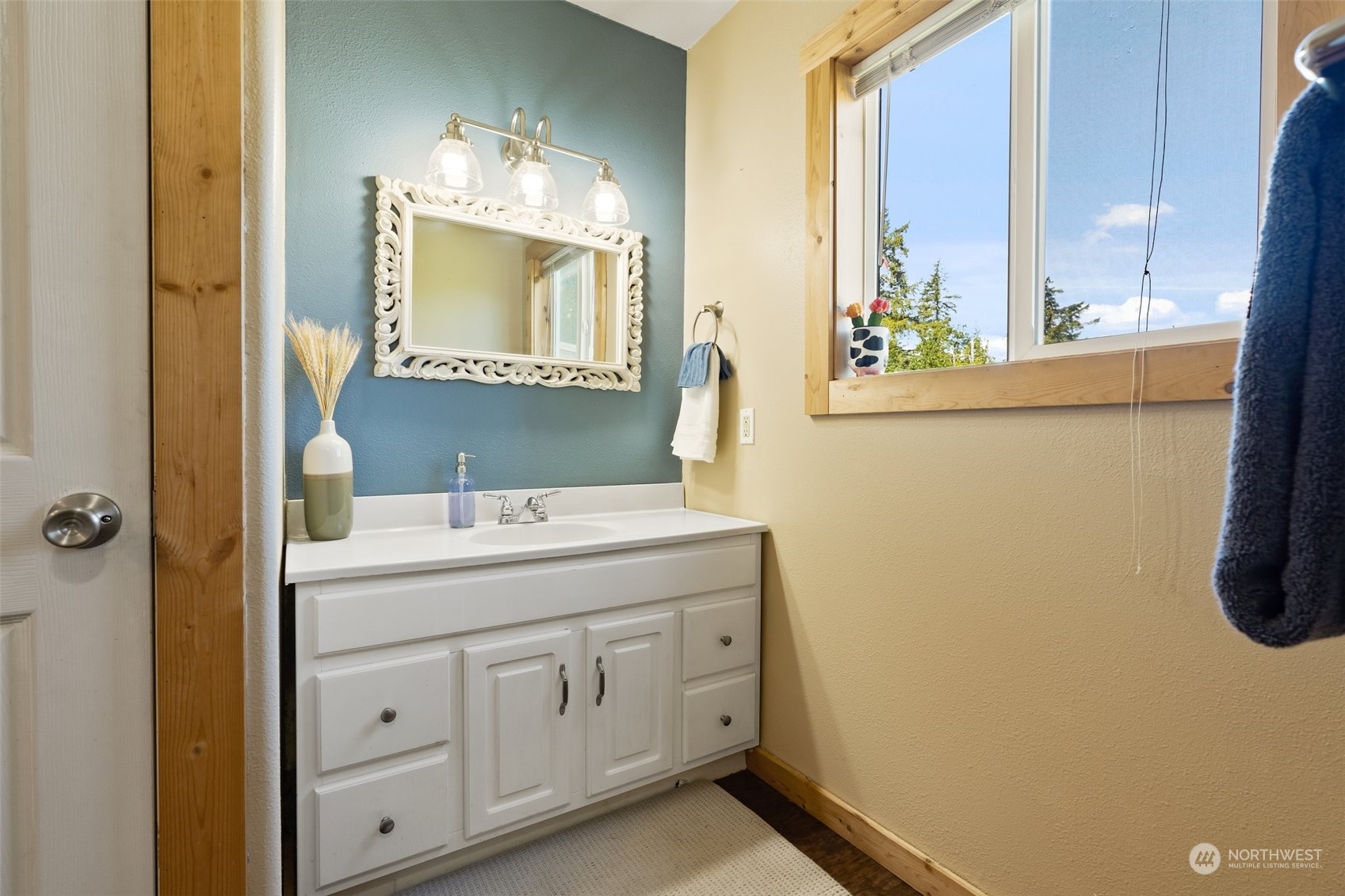239 View Ridge Road Onalaska, WA 98570 - Photo 25 of 33 a bathroom with a sink and a mirror
