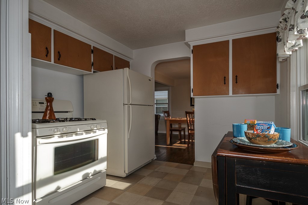 4502 Laurel Road Cleveland, OH 44121 - Photo 7 of 31