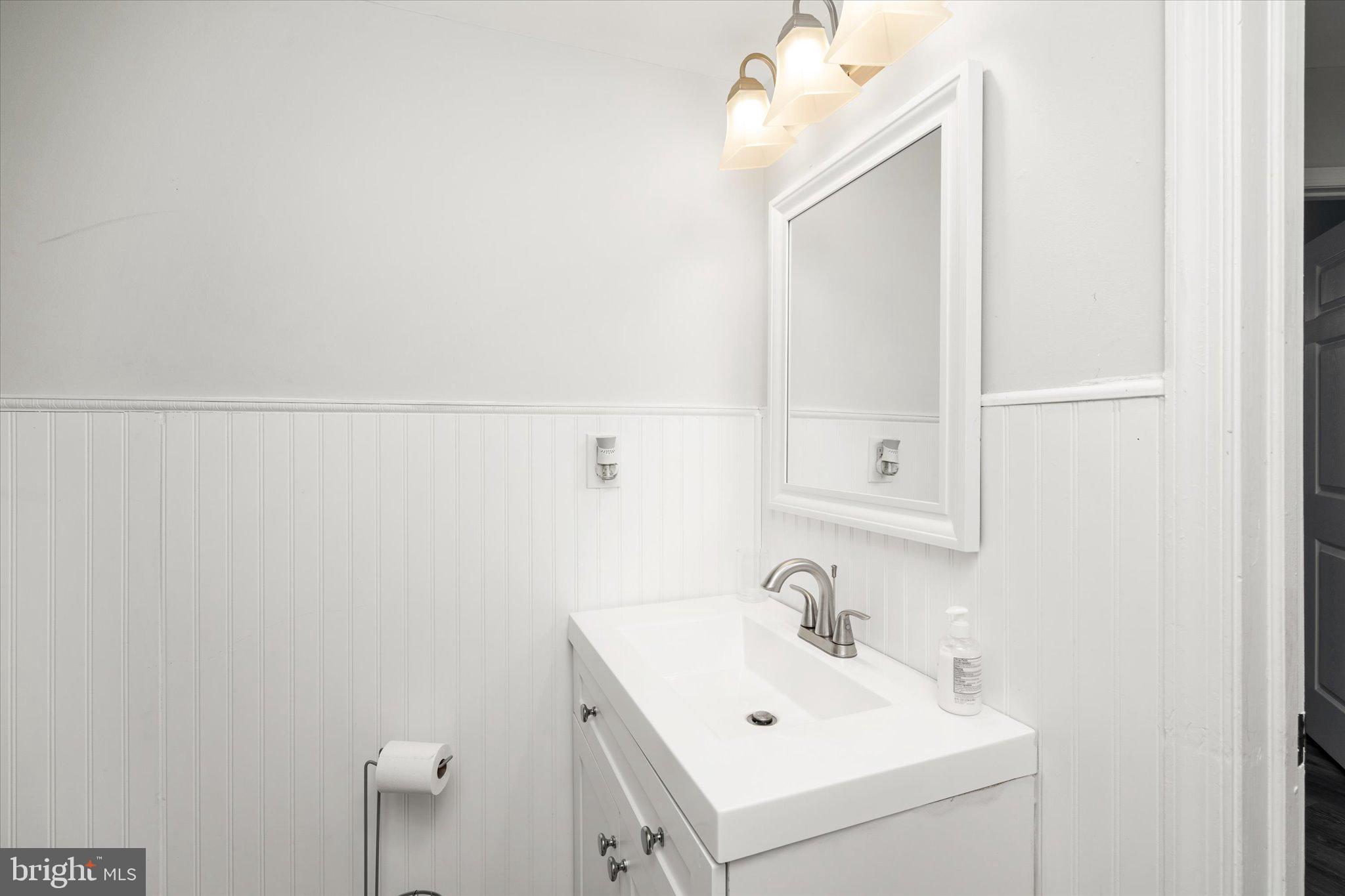 507 Heulings Avenue Riverside, NJ 08075 - Photo 15 of 30 Bathroom 1st floor