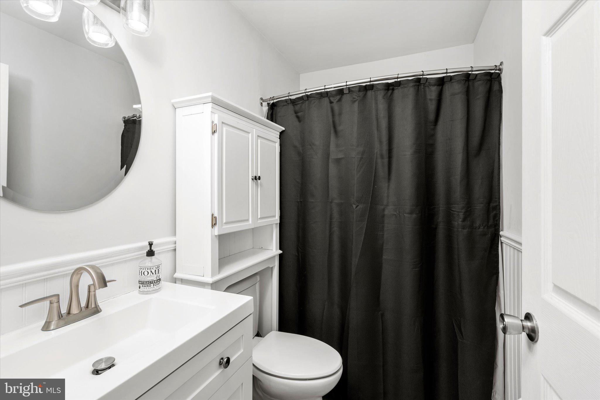 507 Heulings Avenue Riverside, NJ 08075 - Photo 19 of 30 Primary Bathroom