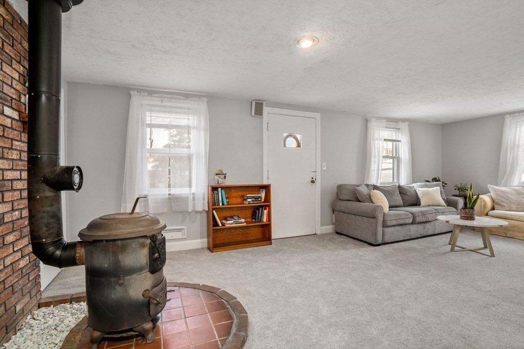 5 Gabriel Road Sharon, MA 02067 - Photo 4 of 15 Gallery Image 4
