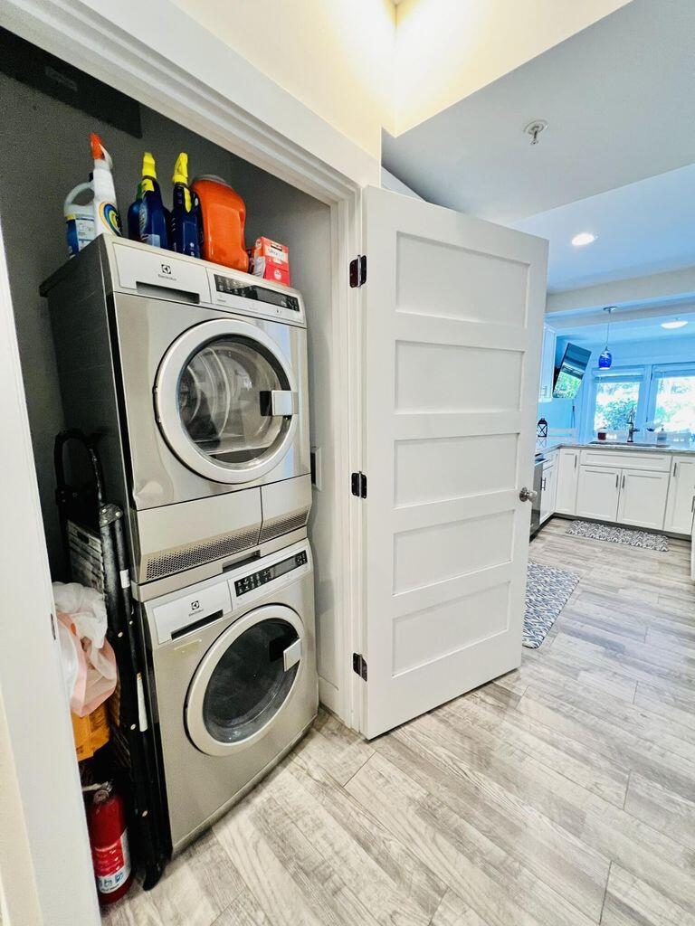 55 Israel Head Road, Unit 105 Ogunquit, ME 03907 - Photo 19 of 29 laundry closet