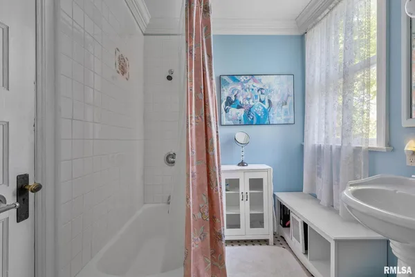 $349,900 | 817 West 7th Street, Davenport, IA 52802