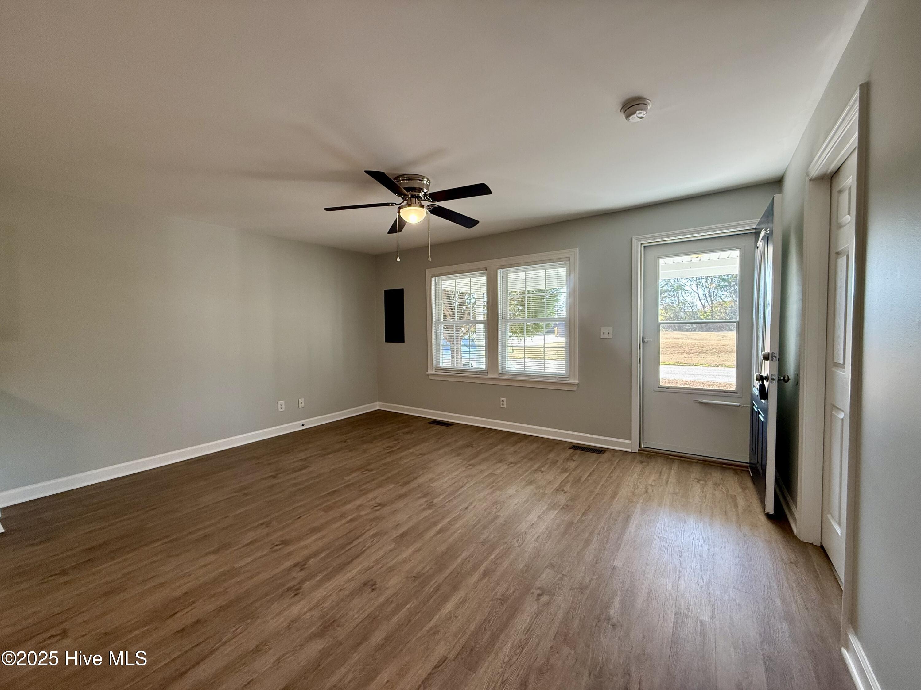 48 1st Street Chocowinity, NC 27817 - Photo 14 of 37 Living Room