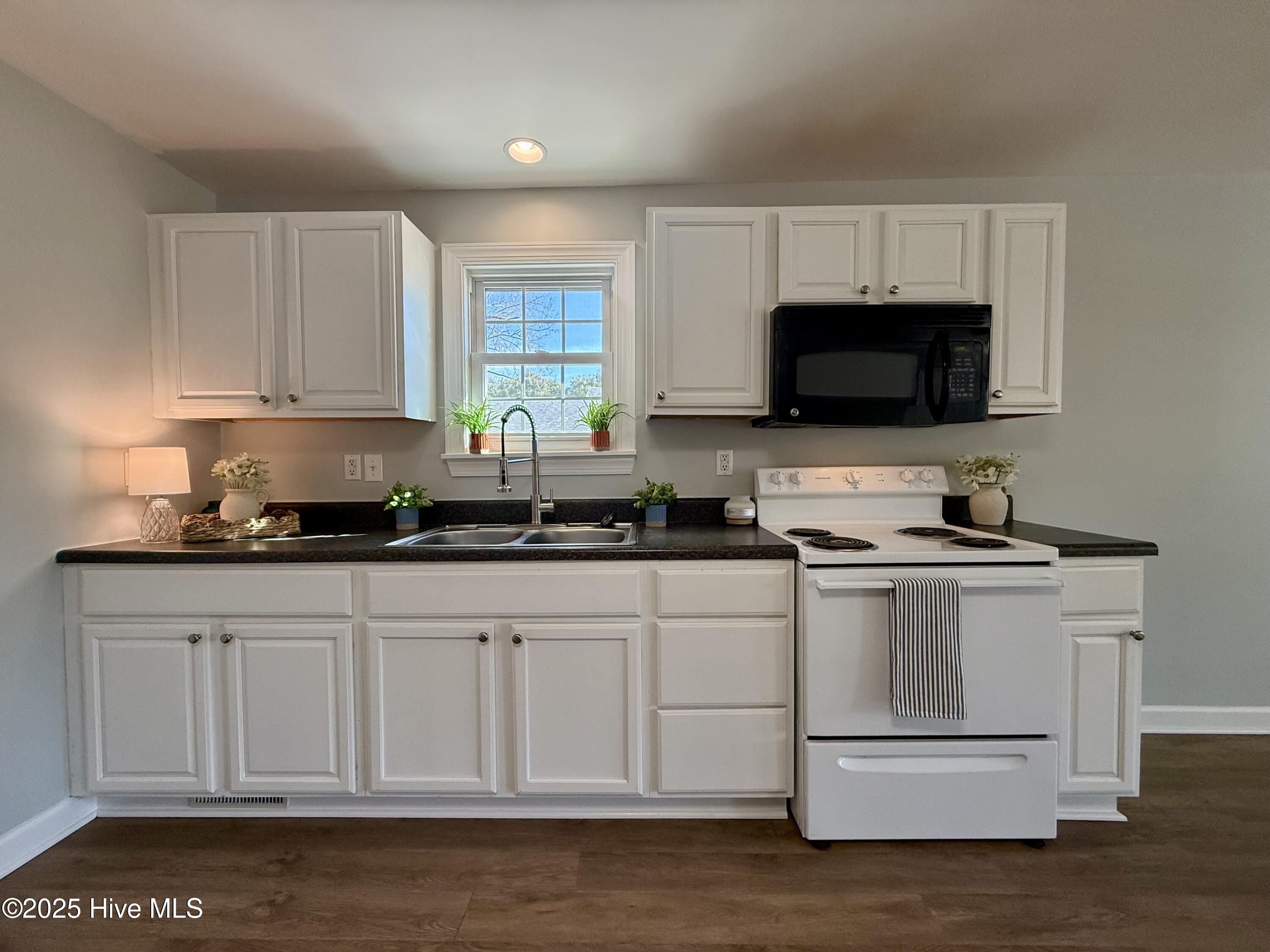 48 1st Street Chocowinity, NC 27817 - Photo 16 of 37 Kitchen