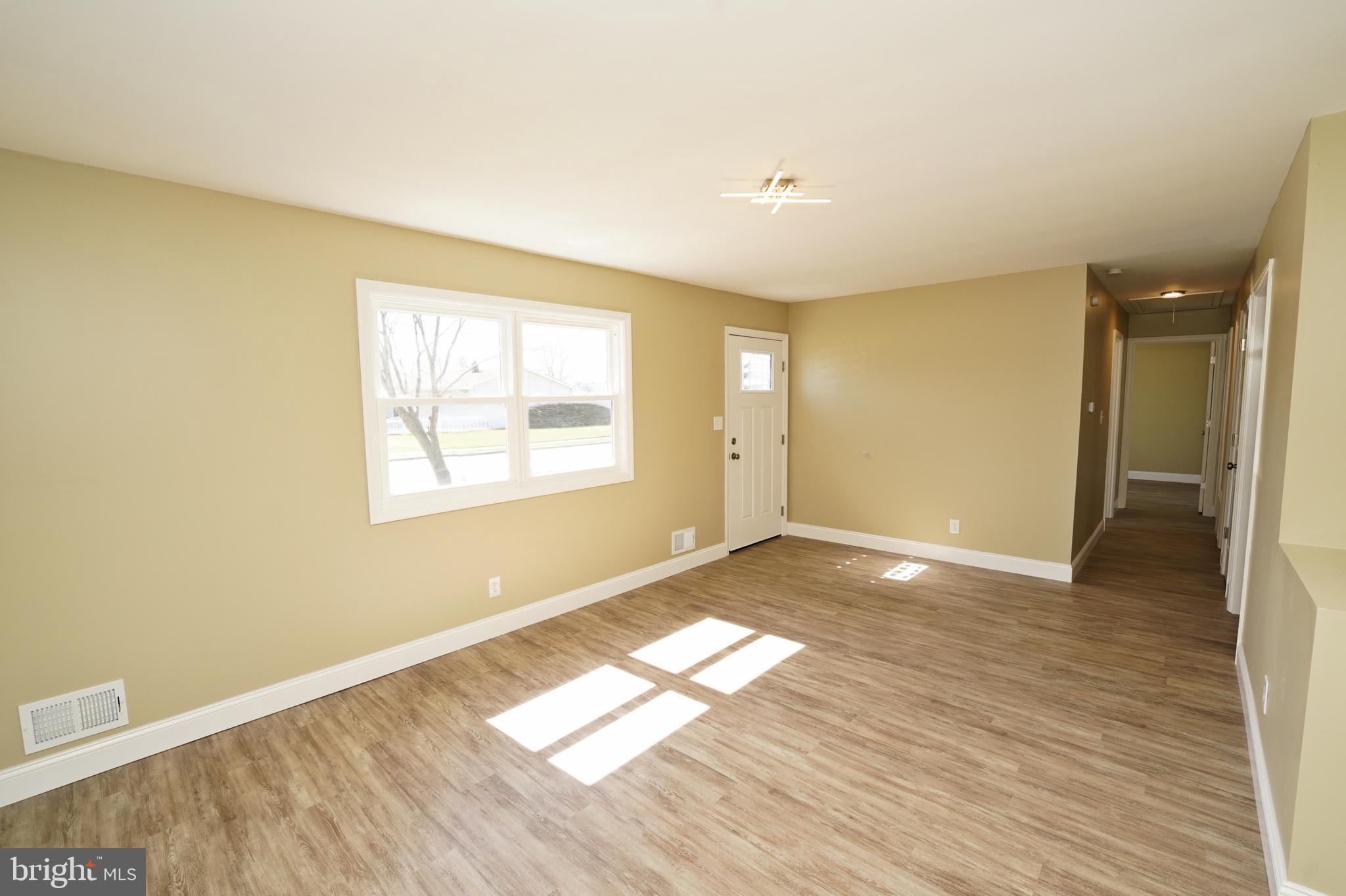 4 Rugby Way Trenton, NJ 08620 - Photo 7 of 32