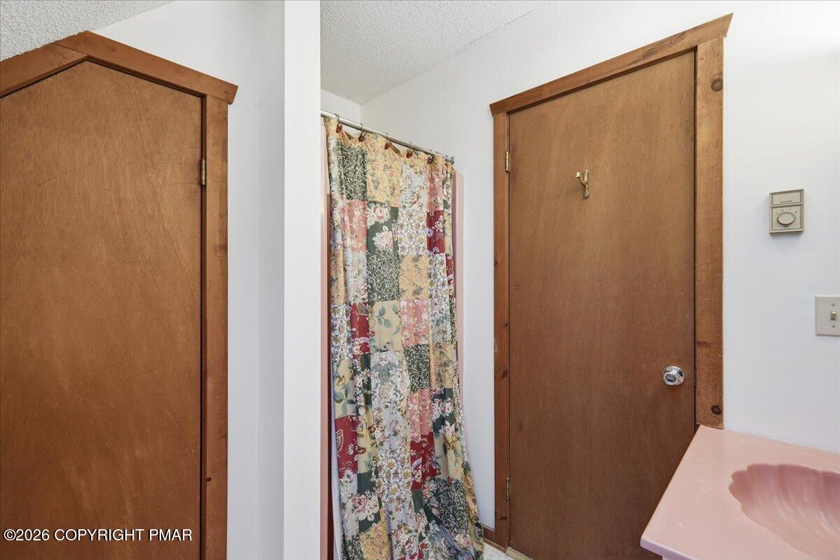 123 Lake In The Clouds Road Canadensis, PA 18325 - Photo 42 of 54 2nd Fl Bathroomo-49