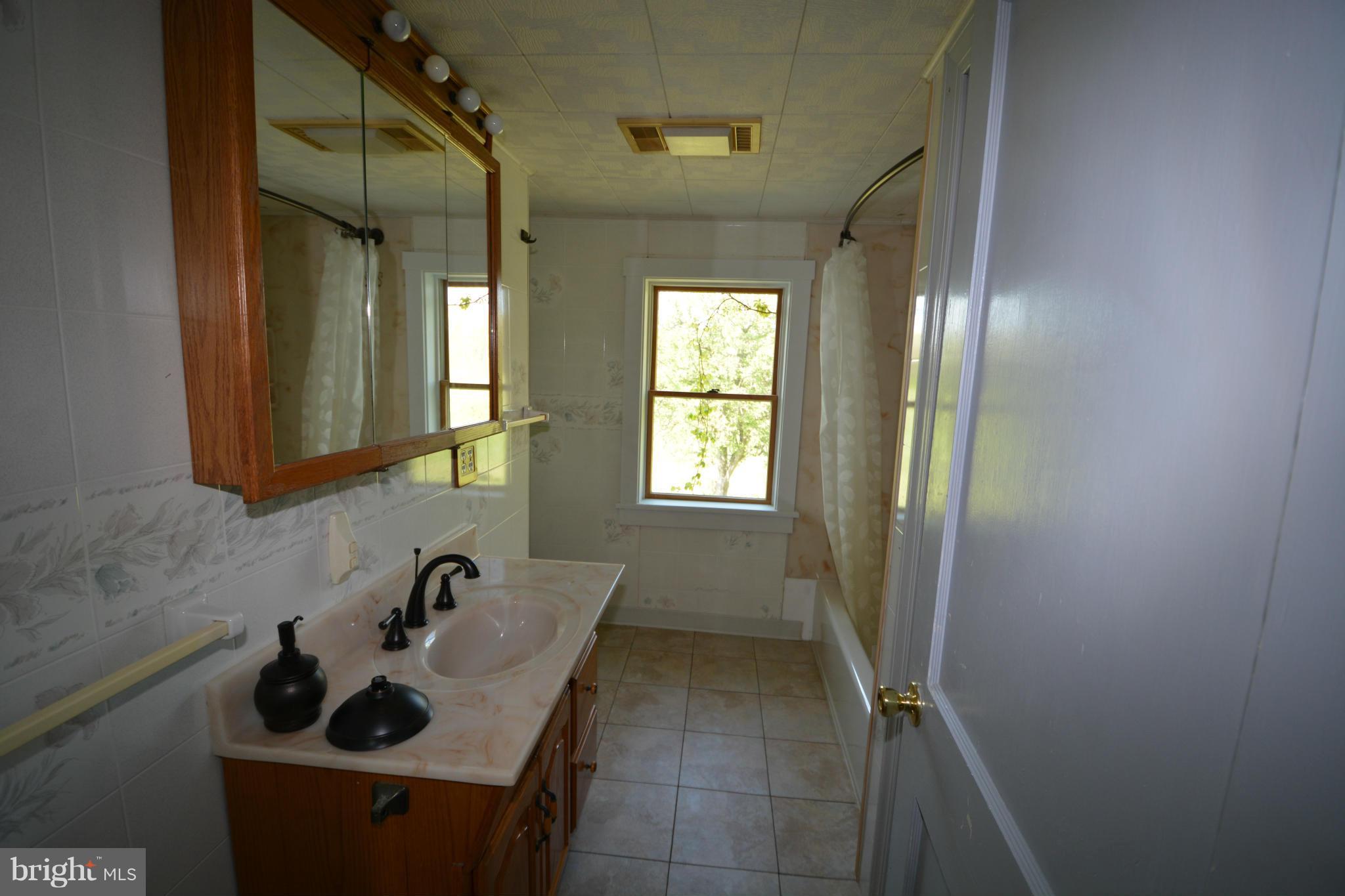 452 Buckhorn Road Middletown, VA 22645 - Photo 19 of 22 Bath