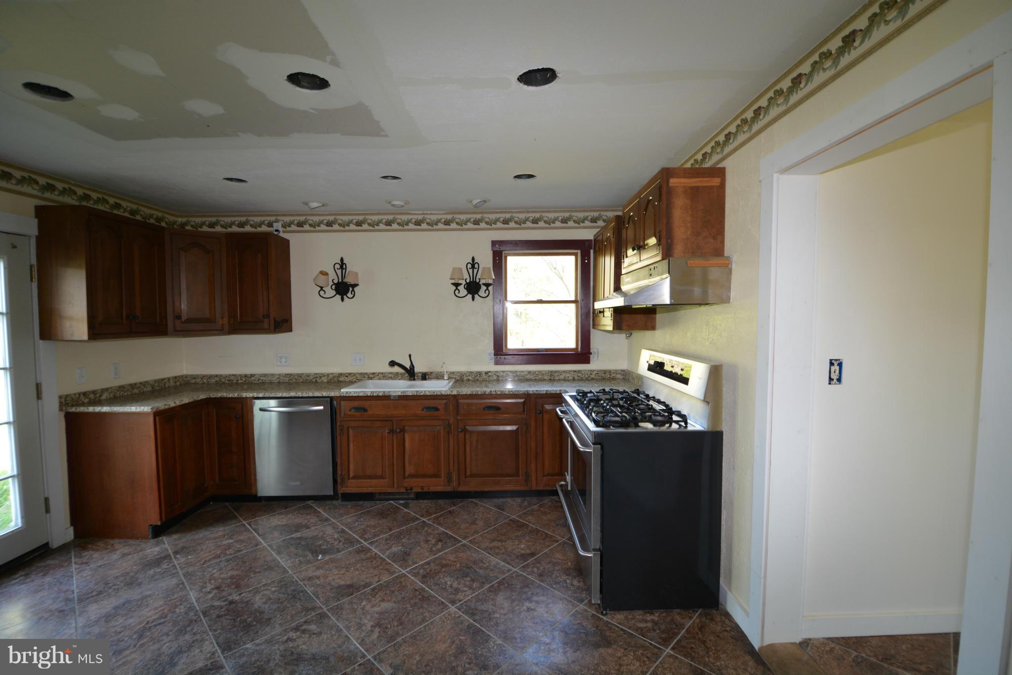 452 Buckhorn Road Middletown, VA 22645 - Photo 8 of 22 Kitchen