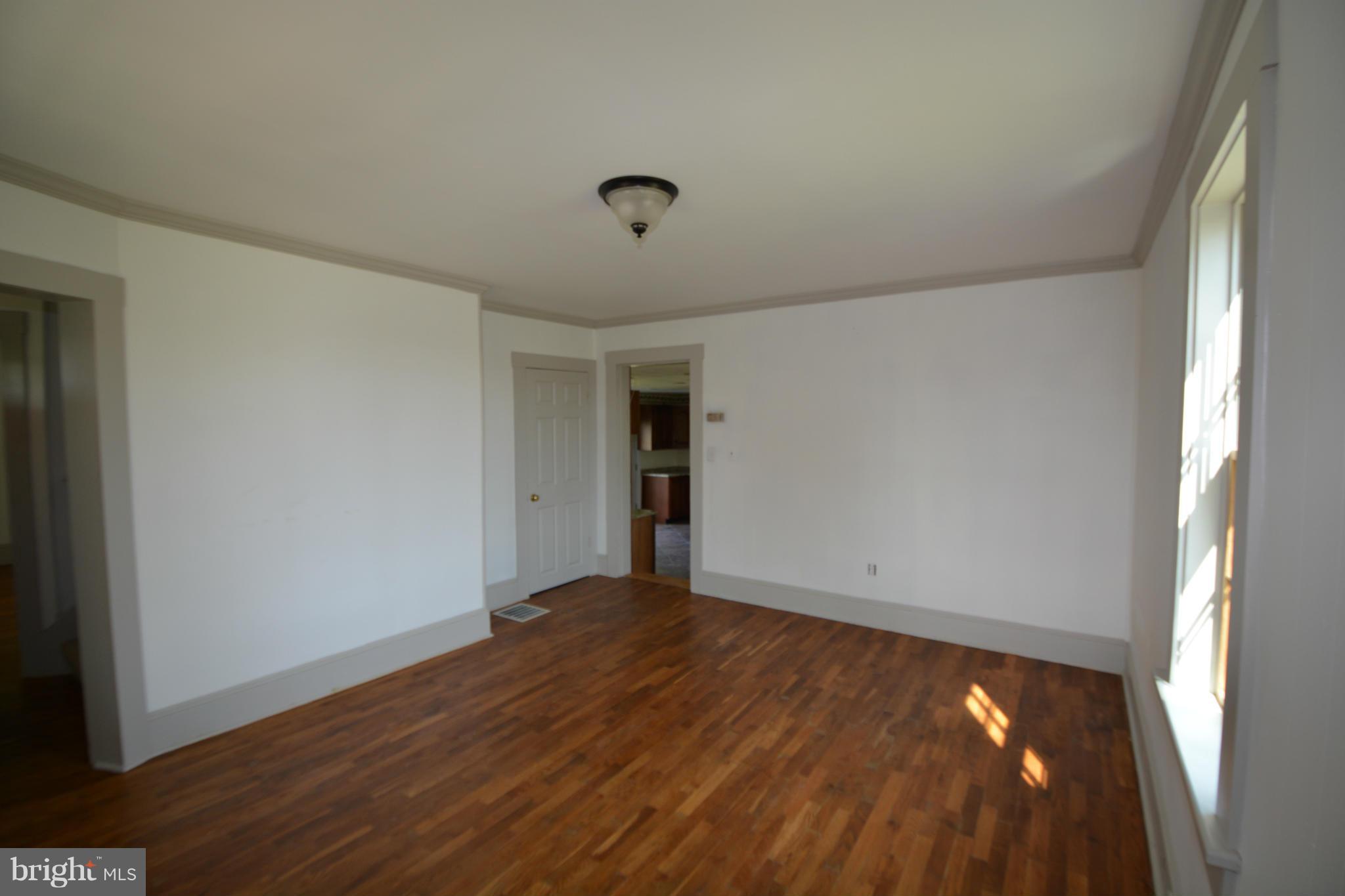452 Buckhorn Road Middletown, VA 22645 - Photo 10 of 22 Living Room