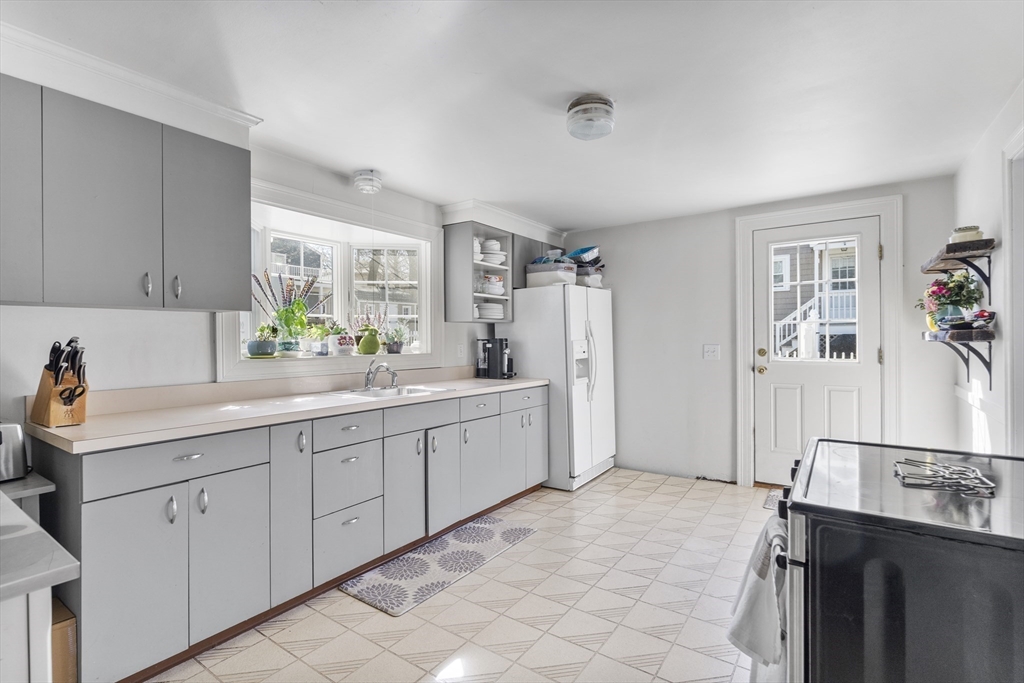 44 Converse Street Wakefield, MA 01880 - Photo 7 of 15