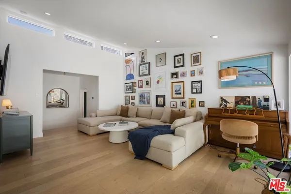 $1,850,000 | 3991 Prospect Avenue, Los Angeles, CA 90027