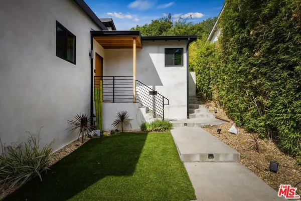 $1,850,000 | 3991 Prospect Avenue, Los Angeles, CA 90027