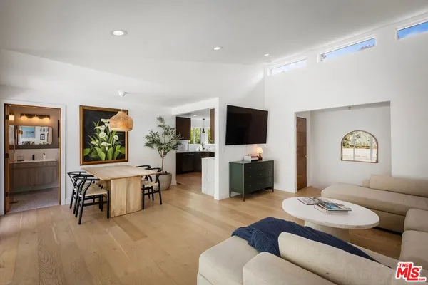$1,850,000 | 3991 Prospect Avenue, Los Angeles, CA 90027