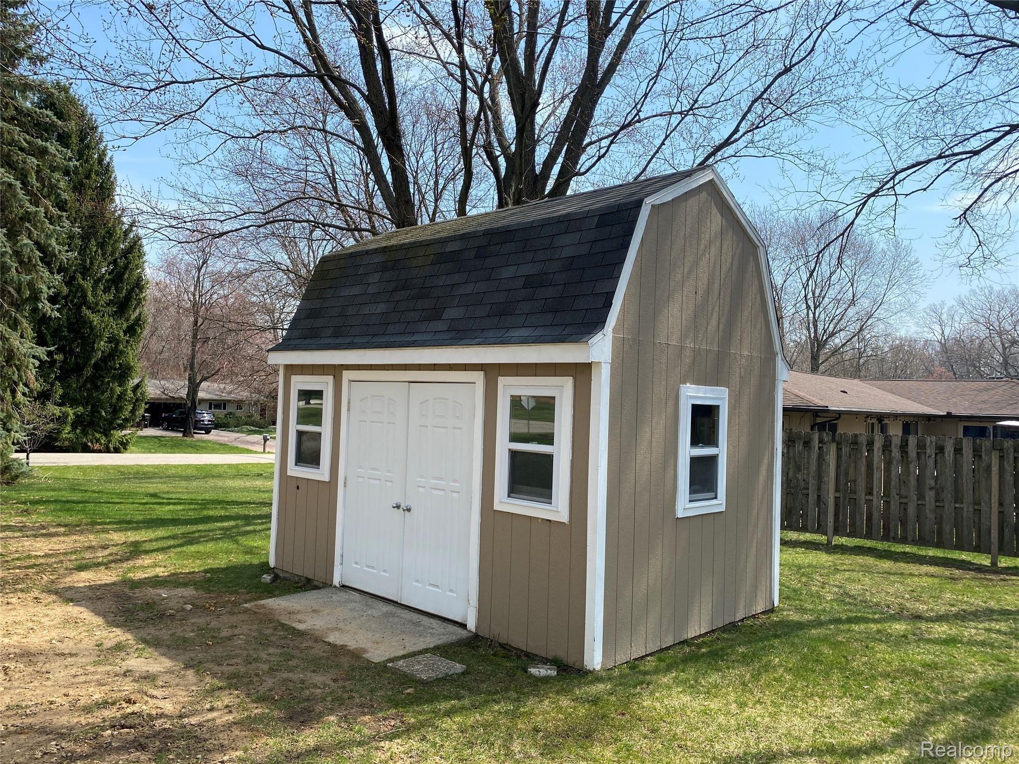 1919 Ansal Drive Rochester, MI 48309 - Photo 12 of 36 IMG_3604.jpeg