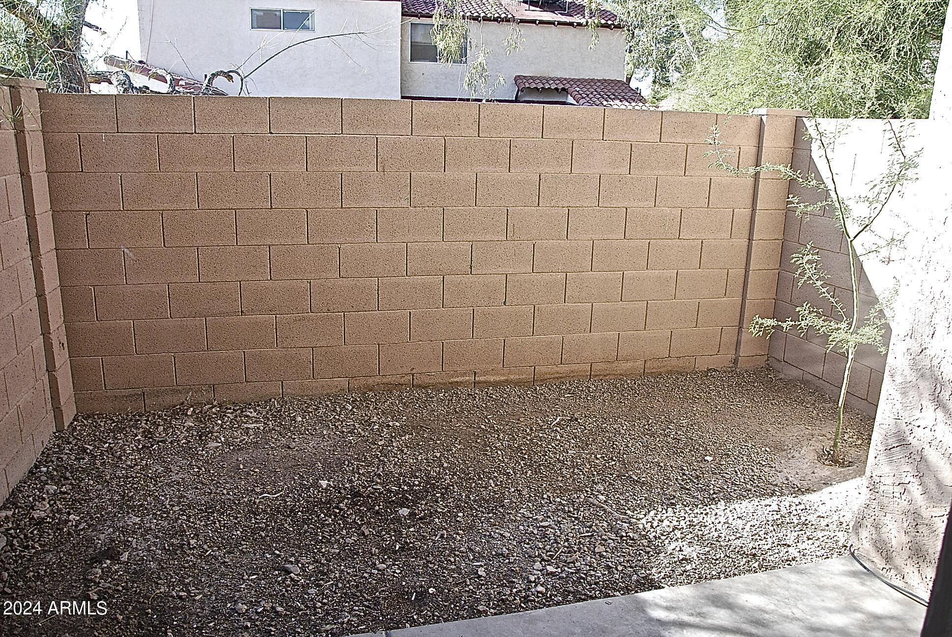 7550 North 12th Street, Unit 121 Phoenix, AZ 85020 - Photo 14 of 21 a bathroom with a shower