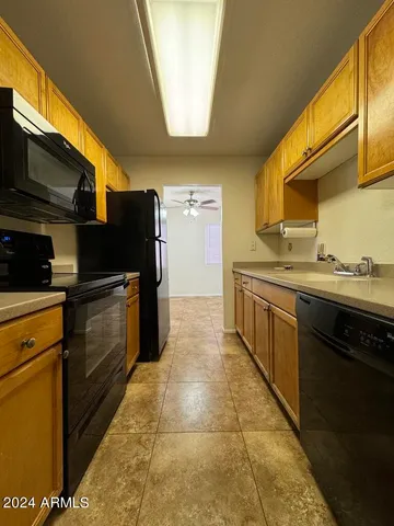 $1,125 | 7550 North 12th Street, Unit 121, Phoenix, AZ 85020