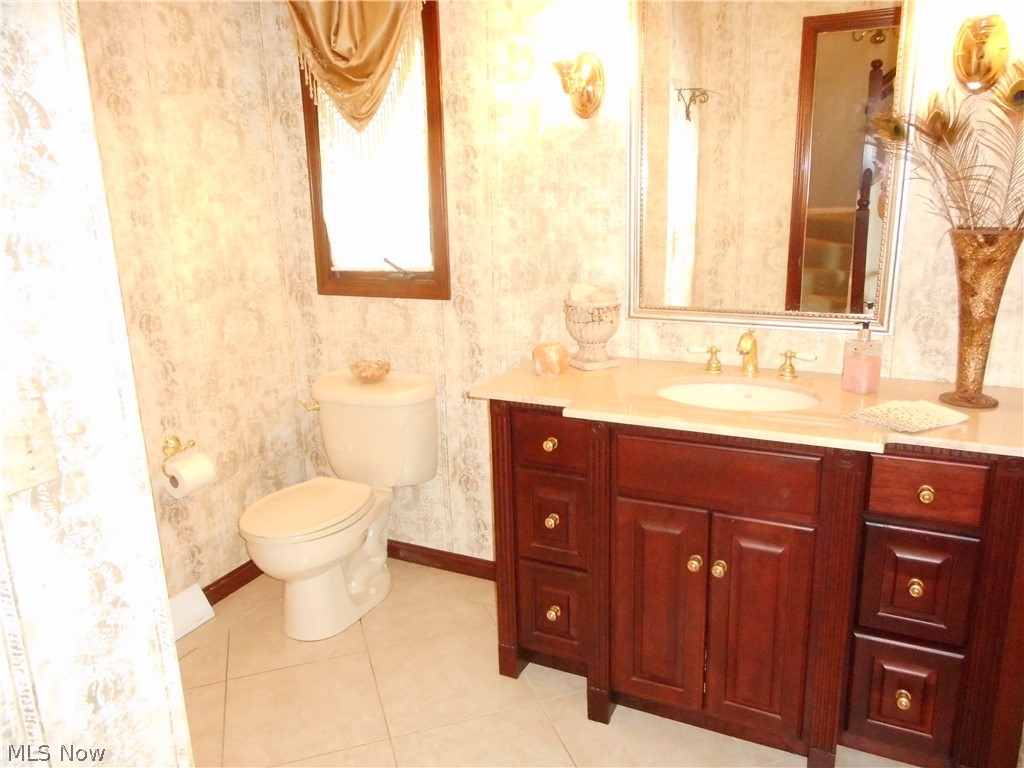 13851 Watt Road Novelty, OH 44072 - Photo 20 of 28 Look at this big, first floor half bathroom!
