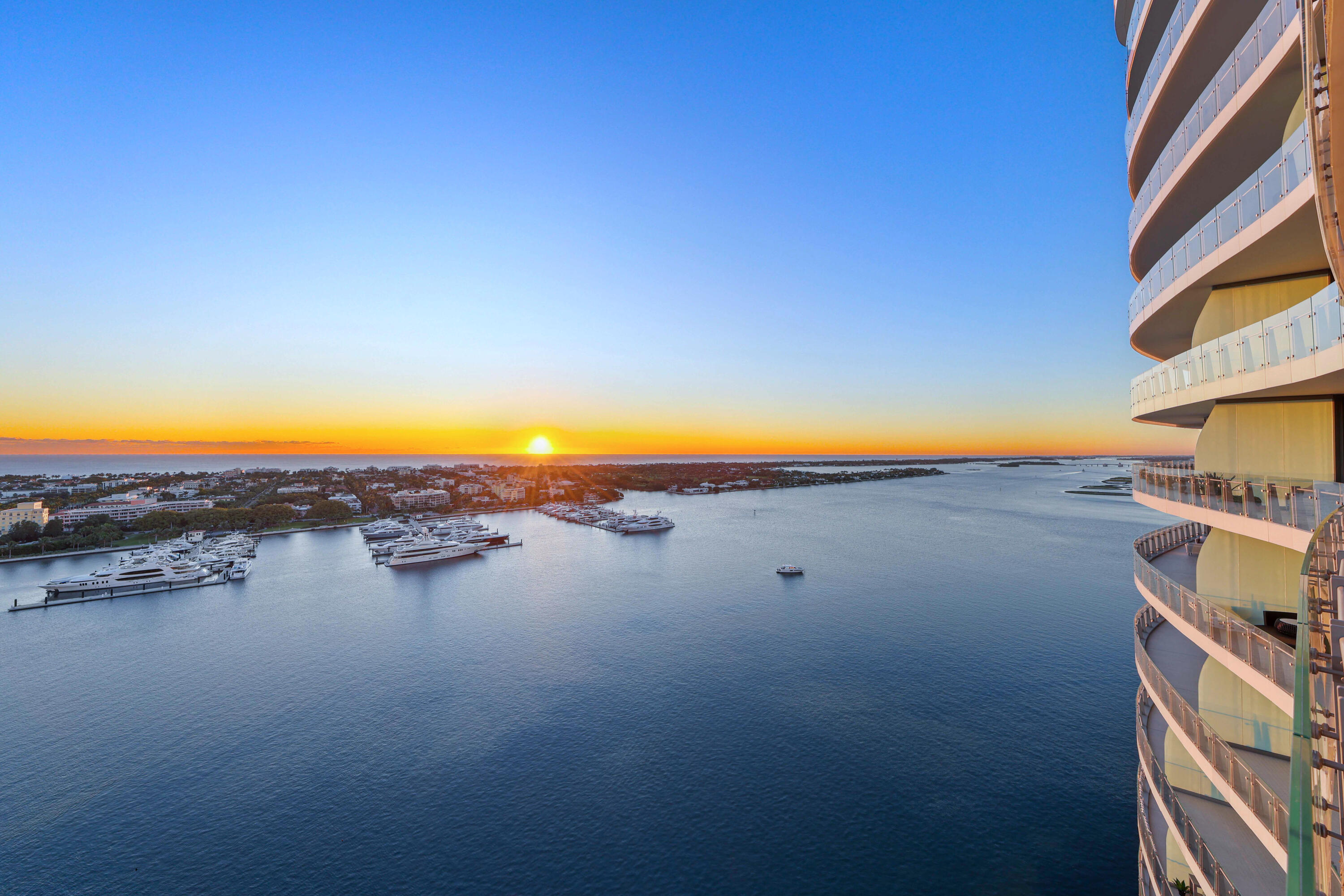 1100 South Flagler Drive, Unit 1801 West Palm Beach, FL 33401 - Photo 2 of 56 Sunrise South East Exposure