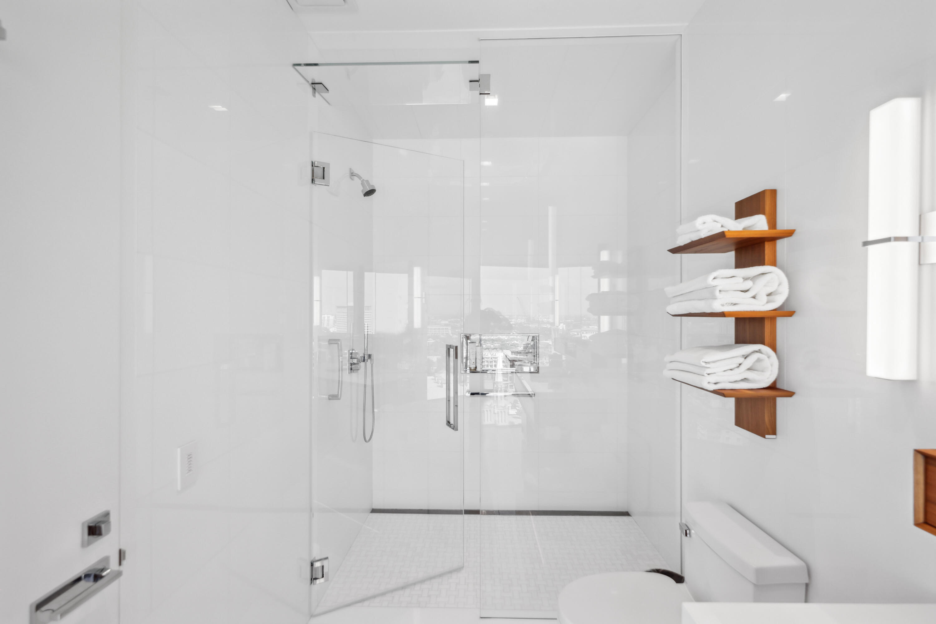 1100 South Flagler Drive, Unit 1801 West Palm Beach, FL 33401 - Photo 43 of 56 Guest Bathroom #2_1