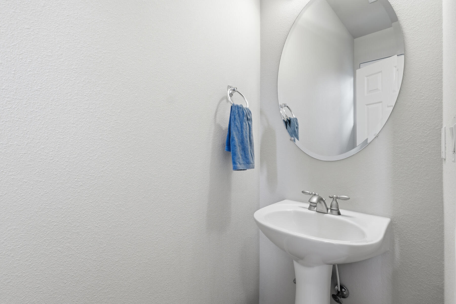 61156 Foxglove Loop Bend, OR 97702 - Photo 24 of 44 Half bath on main level